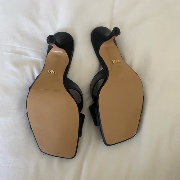 Zara Leather Mules with Toe Detail - Picture 3 of 5